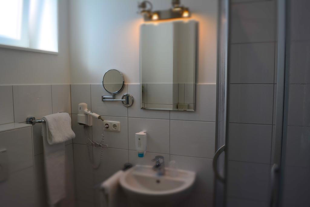 Klausdorfer Hof Hotel Schwentinental Екстериор снимка